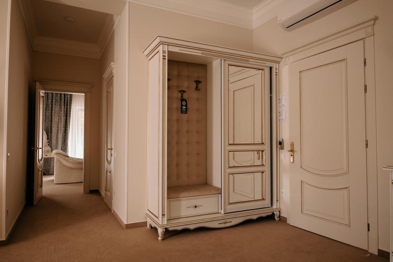 Hotel Zastava Uman Dmytrushky Esterno foto