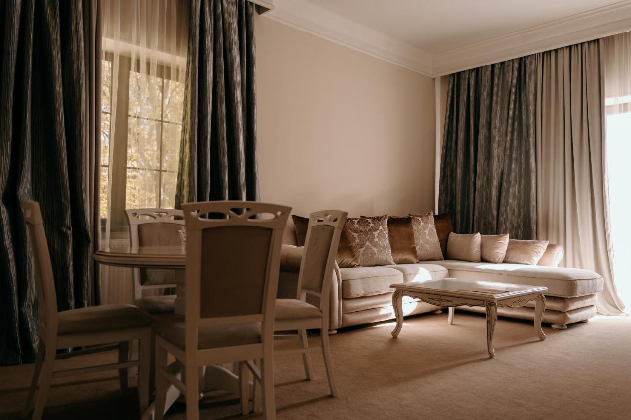 Hotel Zastava Uman Dmytrushky Esterno foto