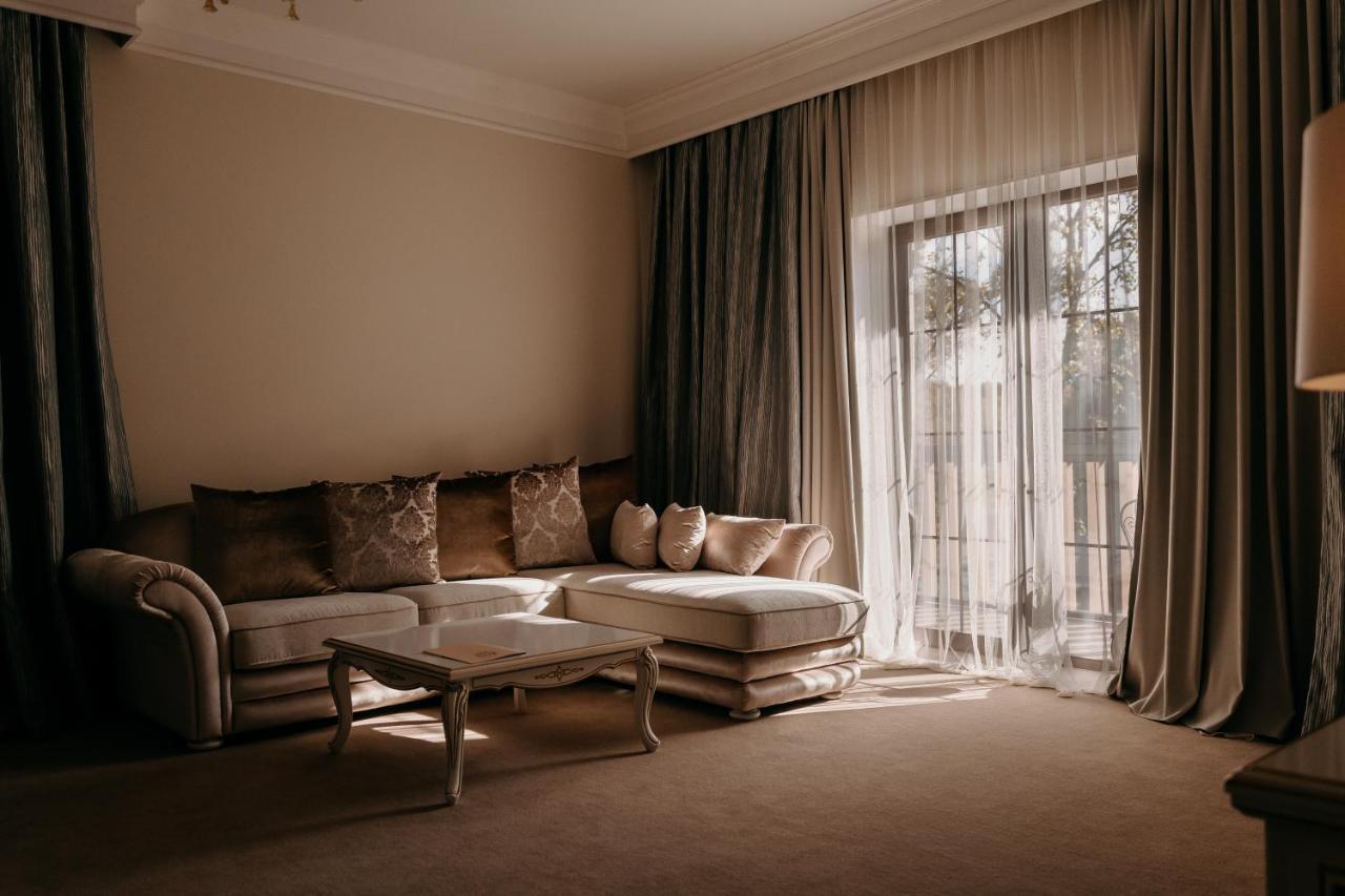 Hotel Zastava Uman Dmytrushky Esterno foto